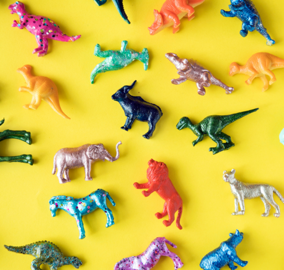 Plastic animals with diver group needs. Credit rawpixel